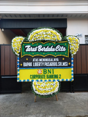Papan Bunga Duka di Sari Tani