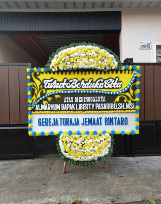 Papan Bunga Duka di Sari Tani