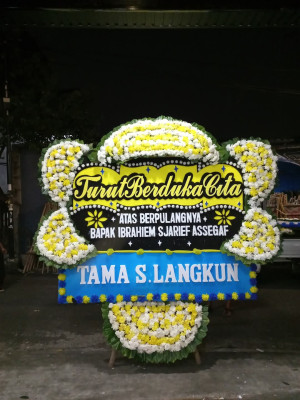 Papan Bunga Duka di Sari Tani